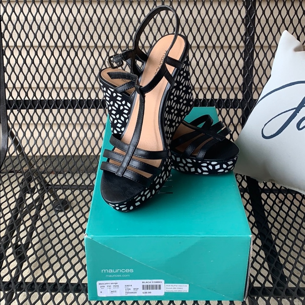 Woman’s Maurices Wedge Sandals size 8